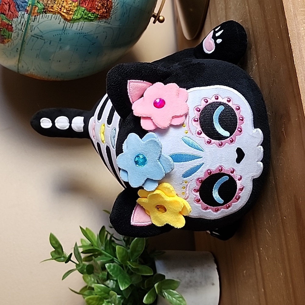 Ahpmau Meemeows sugar skull cat 11"